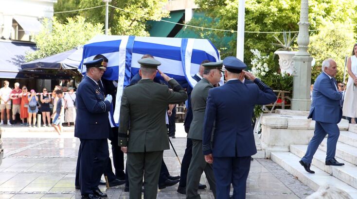 Με στρατιωτικές τιμές η κηδεία του Ιωάννη Βαρβιτσιώτη 