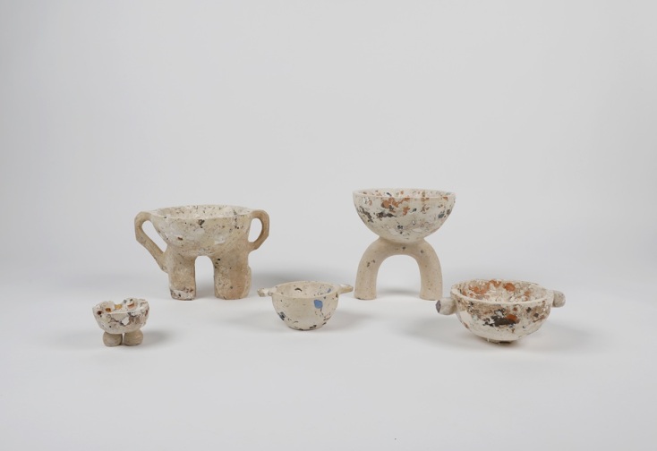 Χρύσα Κωτούλα, Vessels-An Archaeology of the studio, Ανακυκλωμένος πηλός και σμάλτο, μεταβλητές διαστάσεις