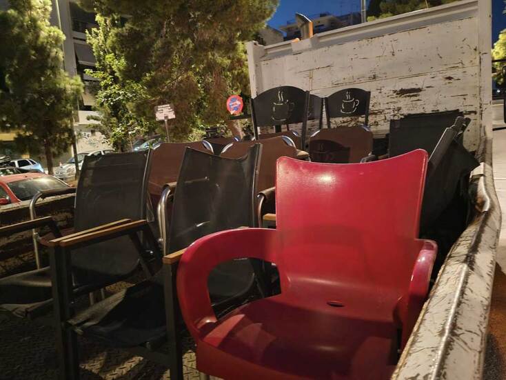 Η Δημοτική Αστυνομία απομάκρυνε παράνομα τραπεζοκαθίσματα στον Δήμο Αθηναίων