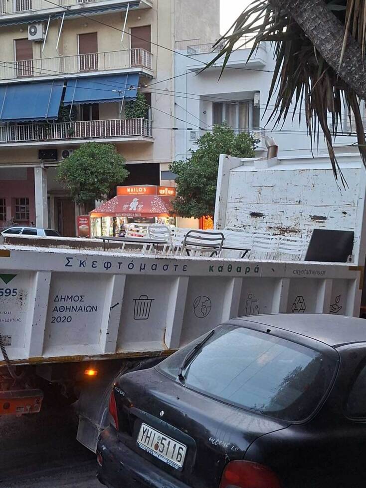 Η Δημοτική Αστυνομία απομάκρυνε παράνομα τραπεζοκαθίσματα στον Δήμο Αθηναίων