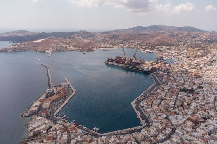 Διεθνή μέσα της Ιταλίας ανακαλύπτουν τη διαχρονική γοητεία της Σύρου	