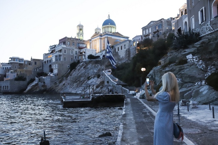 Διεθνή μέσα της Ιταλίας ανακαλύπτουν τη διαχρονική γοητεία της Σύρου	