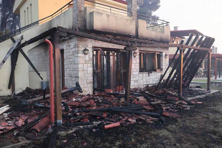 Καμένο σπίτι στη Χαλκιδική μετά τη μεγάλη πυρκαγιά