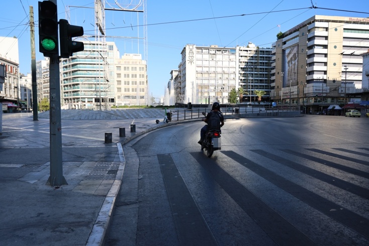 Η άδεια πλατεία Ομονοίας