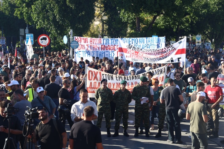 Δείτε εικόνες από την πορεία του ΠΑΜΕ και Σωματείων στη Θεσσαλονίκη