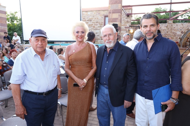 Από αριστερά: κ. Γιώργος Προκοπίου, κα. Δήμητρα Μουτζούρη, Δρ. Γεώργιος Β. Αποστολόπουλος, Δρ. Βασίλης Γ. Αποστολόπουλος