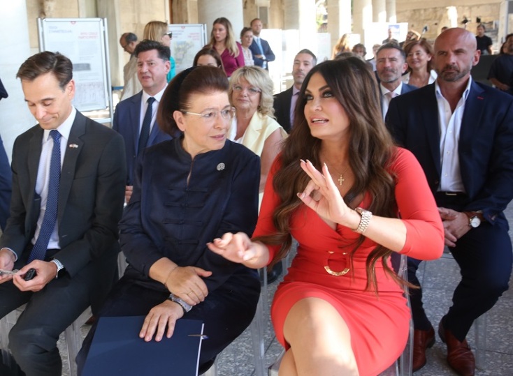 Γκίλφοϊλ - Μενδώνη στα εγκαίνια της έκθεσης «Ιδρύοντας τη Δημοκρατία στην Ελλάδα και την Αμερική»