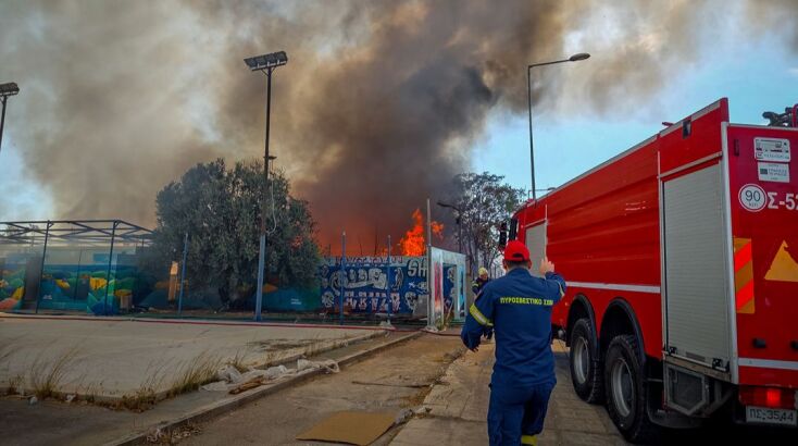 Φωτιά στου Ρέντη δίπλα στην Εθνική Οδό 