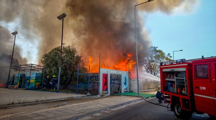 Φωτιά στου Ρέντη δίπλα στην Εθνική Οδό 