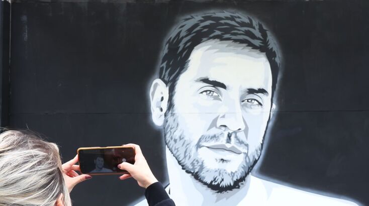 Ο Γιώργος Μαζωνάκης έγινε mural στη Θεσσαλονίκη 