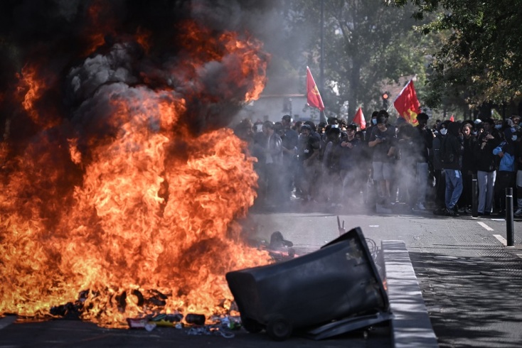 Διαδηλώσεις στη Γαλλία: Η κυβέρνηση κατηγορεί τη ριζοσπαστική αριστερά για ταραχές στα σχολεία