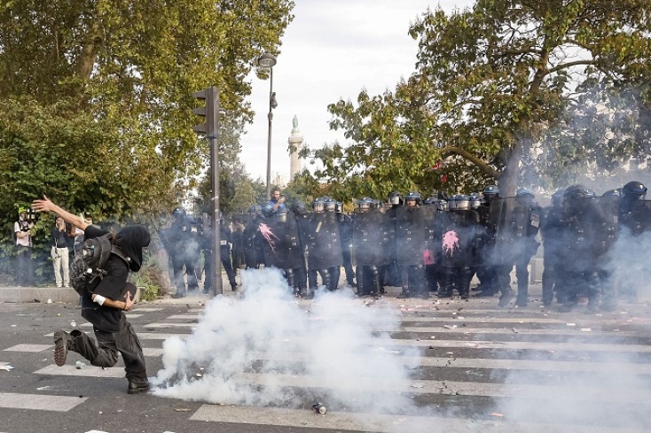 Γαλλία: 761 αστυνομικοί, 215 μαθητές και 89 εκπαιδευτικοί τραυματίες από τις ταραχές