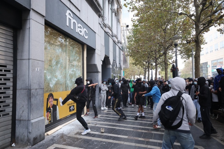 Βέλγιο: Απαγόρευση συναθροίσεων άνω των τριών ατόμων στη Λιέγη λόγω διαδηλώσεων και ταραχών