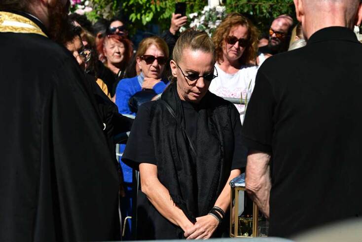 Τρισάγιο στον τάφο του Γιώργου Μαζωνάκη