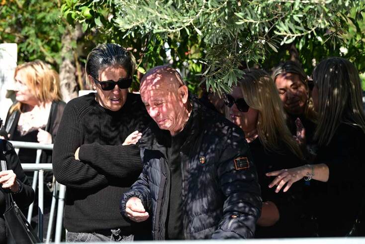 Τρισάγιο στον τάφο του Γιώργου Μαζωνάκη