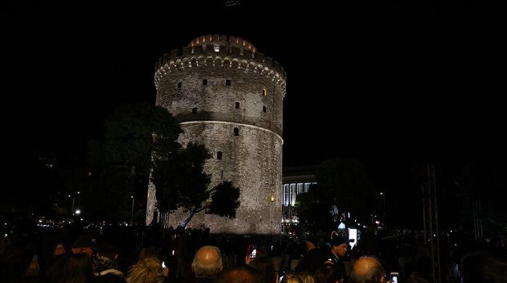 Αποκαλυπτήρια του νέου φωτισμού στον Λευκό Πύργο 