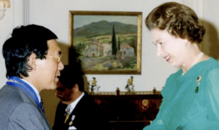 O Dr. Chang έλαβε τον τίτλο του Συντρόφου του Τάγματος της Αυστραλίας