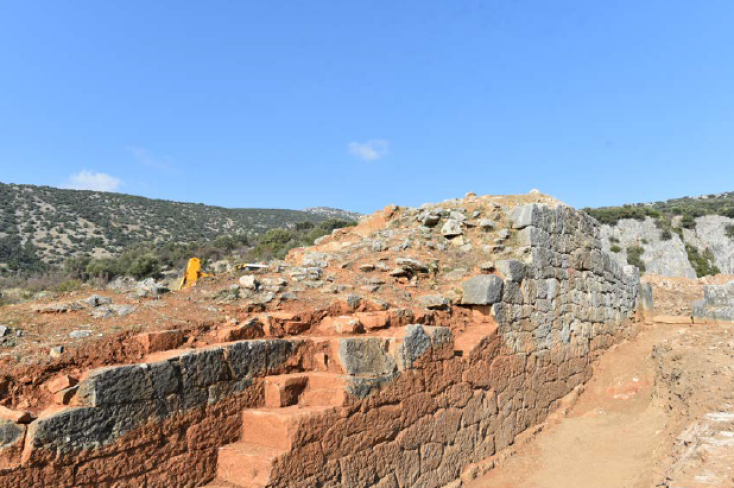 ΥΠΠΟ: Έργα αποκατάστασης και ανάδειξης της ακρόπολης της Αρχαίας Πέλιννας