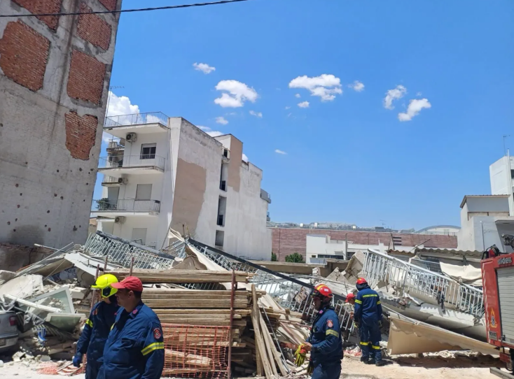 Εικόνες μετά την κατάρρευση της πολυκατοικίας στα Πετράλωνα