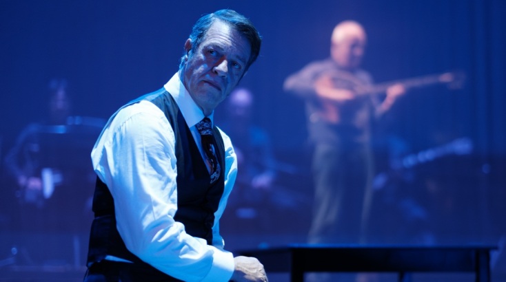 Ο Γιάννης Τσορτέκης υποδύεται τον Στράτο Διονυσίου στο «Τα πήρες όλα κι έφυγες»