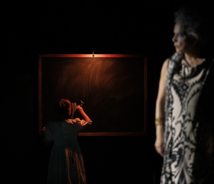 Η Λέορα Ρίβλιν στον ρόλο της Ευρώπης