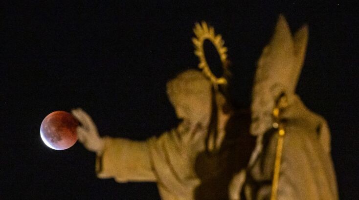 Ματωμένο φεγγάρι