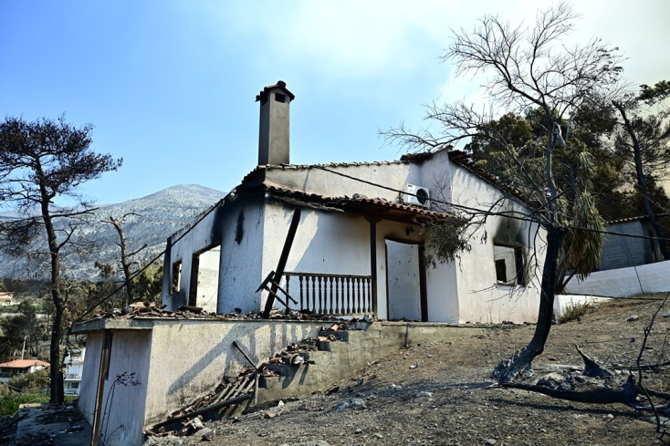 Η επόμενη ημέρα στο Πόρτο Γερμενό - Εικόνες θλίψης και καταστροφής μετά το πέρασμα της φωτιάς
