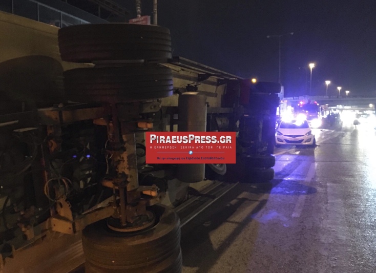 Ανατροπή νταλίκας στον Κηφισό 