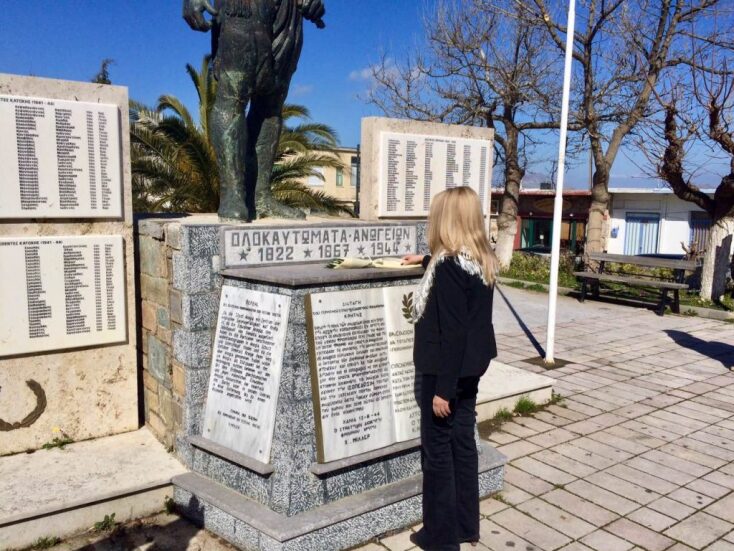 Η Φώφη Γεννηματά στο Μνημείο του Ολοκαυτώματος στα Ανώγεια  