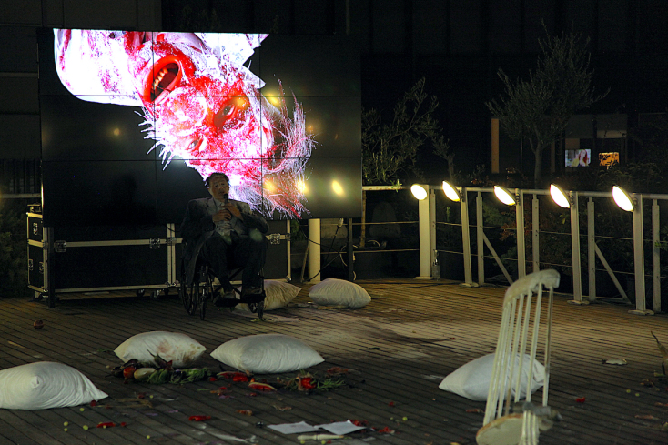 Τρεις Άμλετ σε μια κουνιστή πολυθρόνα