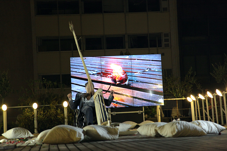 Τρεις Άμλετ σε μια κουνιστή πολυθρόνα