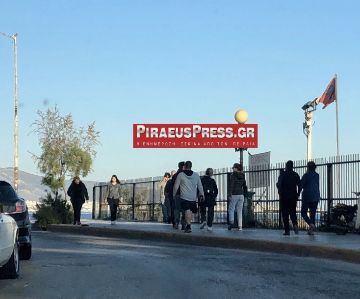 Κορωνοϊός: Σε απόσταση... αναπνοής αρκετοί κάτοικοι που πήγαν για βόλτα στην Πειραϊκή