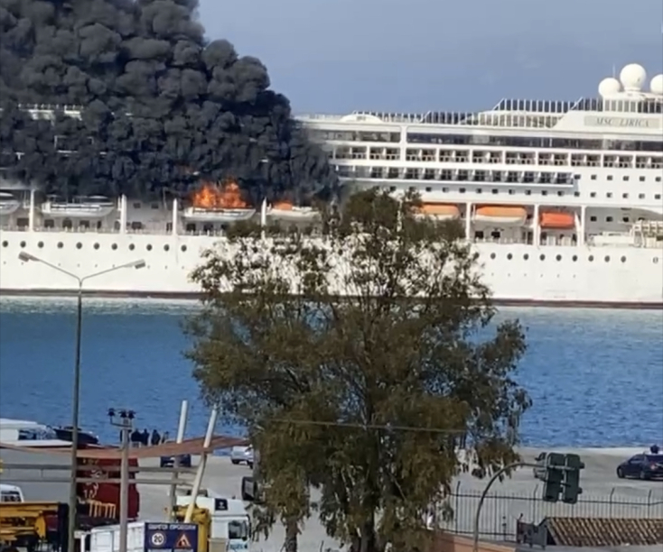 Φωτιά σε κρουαζιερόπλοιο στην Κέρκυρα