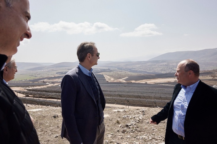 Ο Κυριάκος Μητσοτάκης στην τελετή εγκαινίων του νέου φωτοβολταϊκού πάρκου των Ελληνικών Πετρελαίων στην Κοζάνη