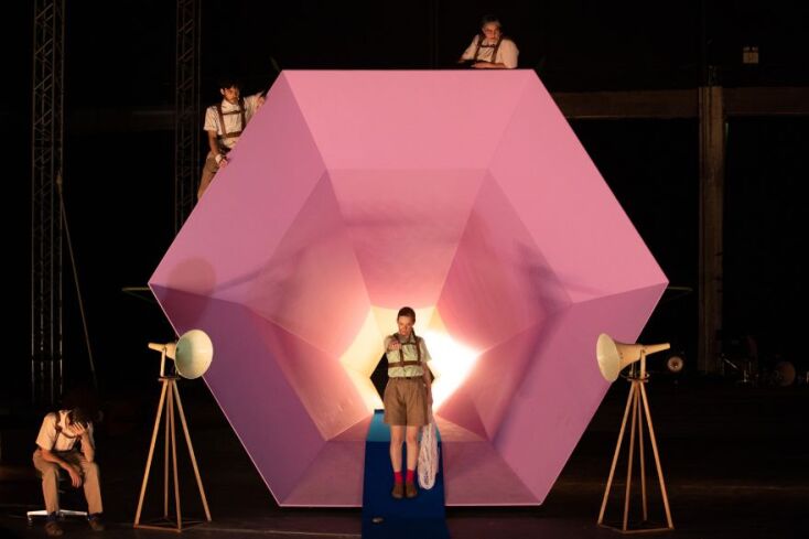 «Το σχολείο των γυναικών» του Μολιέρου, σε σκηνοθεσία Έκτορα Λυγίζου στην Πειραιώς 260 