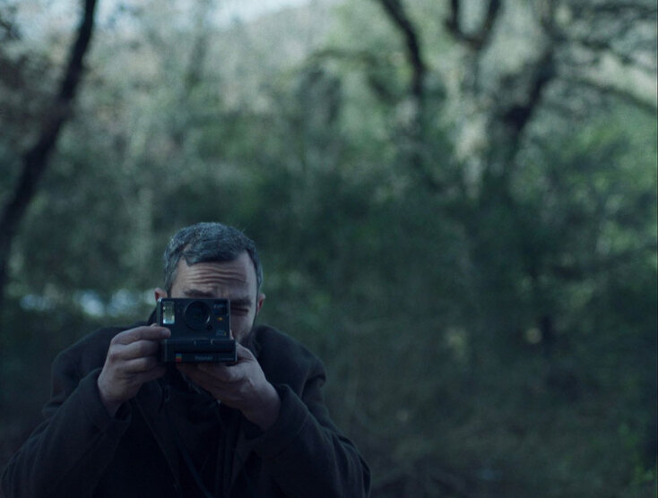 Ο Άρης Σερβετάλης στην ταινία «Μήλα»