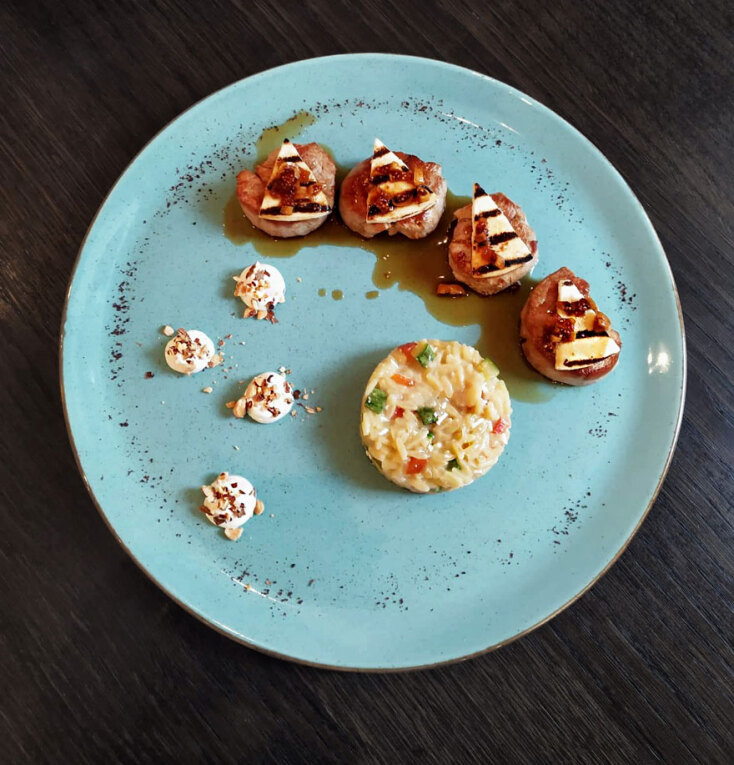 Ψαρονέφρι με μανούρι και σύκα σε σάλτσα από μέλι και αμύγδαλα 