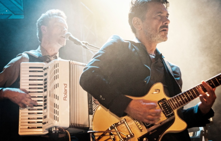 Φωτογραφία από ζωντανή εμφάνιση των Les Negresses Vertes