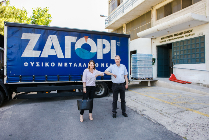 προϊόντων ΖΑΓΟΡΙ τα οποία θα δίνονται σε όλους τους επισκέπτες των αρχαιολογικών χώρων που δεν διαθέτουν προς το παρόν αναψυκτήρια