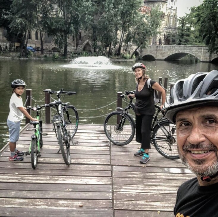 Οικογένεια από τη Θεσσαλονίκη γυρνά τον κόσμο εν μέσω πανδημίας