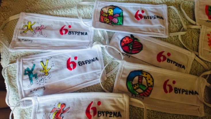 Γονείς μετατρέπουν τις μάσκες των παιδιών τους σε έργα τέχνης