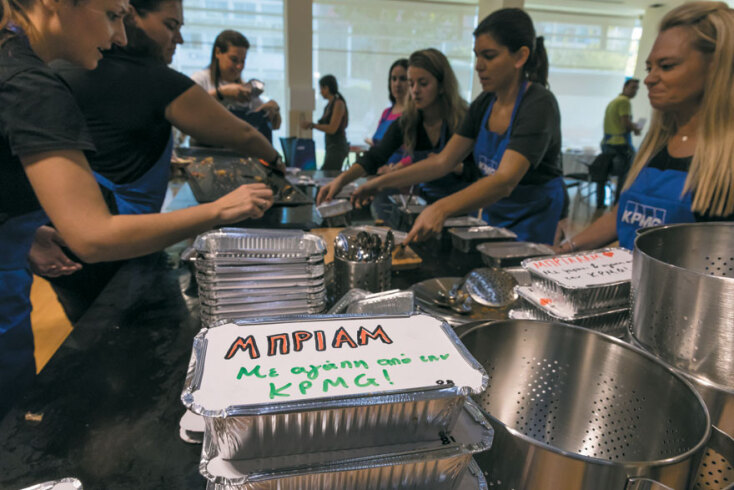 Στιγμιότυπα από τη δράση “Cook for Good”.
