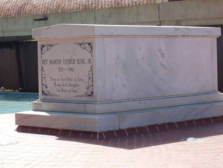 1280px-mlk_tomb.jpg