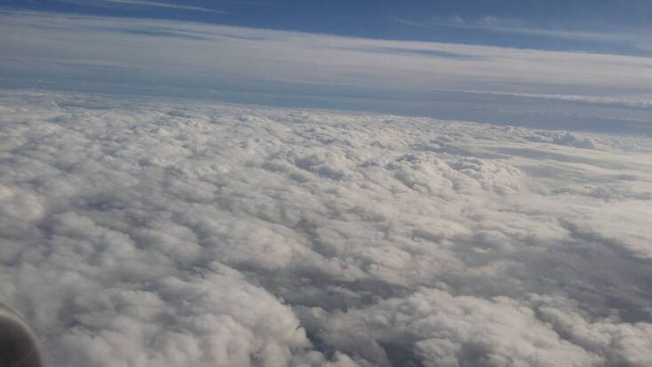 Samantha-Eirhnh Jones / Ανάμεσα στα σύννεφα