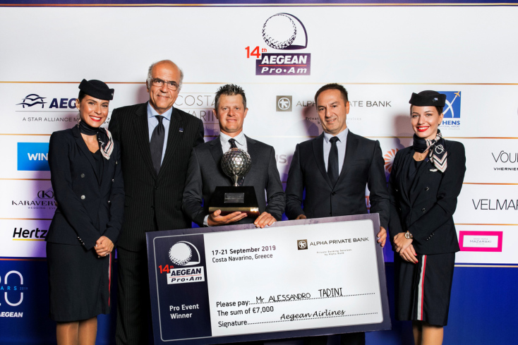 Ο Νικητής του 14ου Aegean Airlines Pro-Am, Alessandro Tadini (PGA of Italy) (κέντρο) με τον κ. Στέφανο Θεοδωρίδη, Διευθύνοντα Σύμβουλο της ΤΕΜΕΣ Α.Ε. (αριστερά) και τον κ. Μιχάλη Κουβελιώτη, Οικονομικό Διευθυντή της AEGEAN (δεξιά).