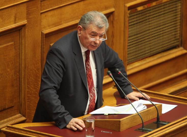 Ο Σήφης Βαλυράκης κατά τη διάρκεια ομιλίας του στη Βουλή.