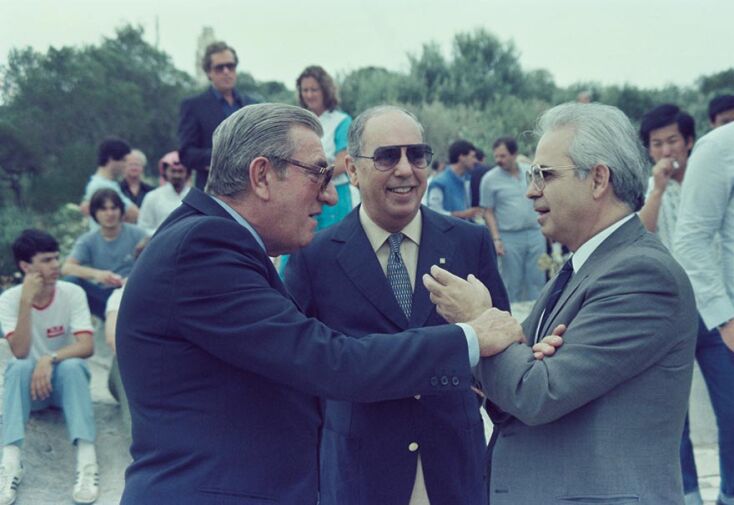 Ο πρόεδρος της FIA Jean-Marie Balestre (αριστ.),  με τον Αλέξανδρο  Δαρδούφα και τον τότε πρόεδρο του ΕΟΤ,  Νικόλαο Σκουλά