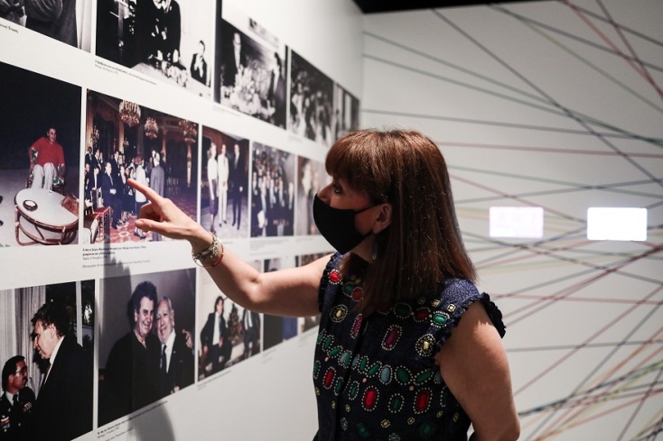 Στιγμιότυπο από την ξενάγηση της Προέδρου της Δημοκρατίας, κ. Κατερίνας Σακελλαροπούλου στην έκθεση