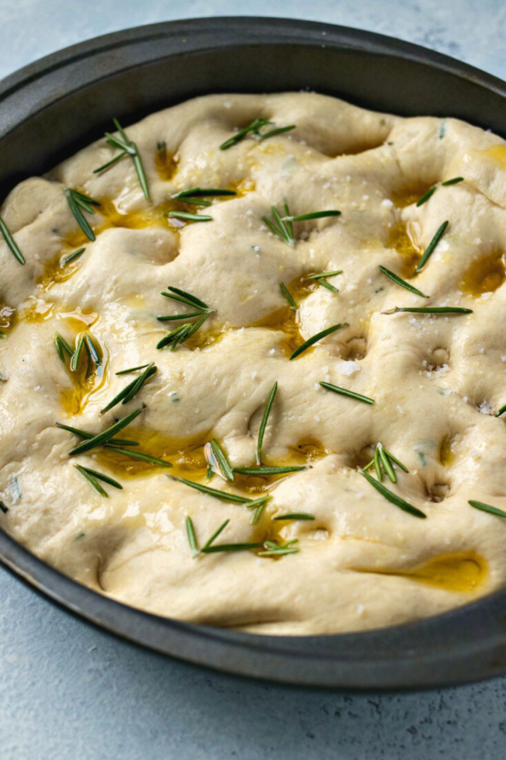 Η Ελισάβετ Κουλούρη μας δίνει τη συνταγή για focaccia