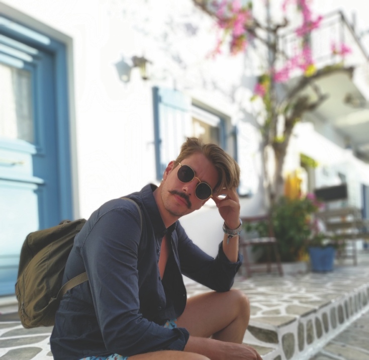 Ο Θοδωρής Φραντζέσκος από τη σειρά «Το Κόκκινο Ποτάμι» γράφει για τα Κουφονήσια